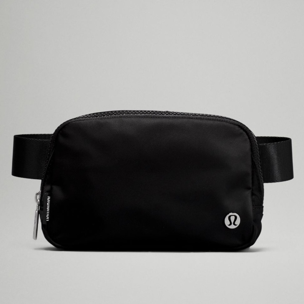 BNWT Lululemon Everywhere Belt Bag Black